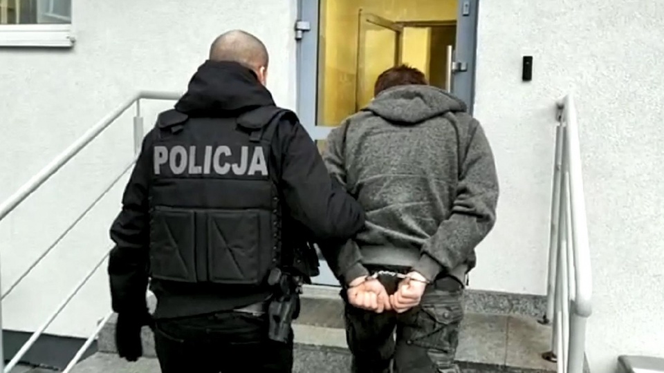 W Zgorzelcu policja zatrzymała mężczyzn, którzy w styczniu napadli na kierowcę w podtoruńskich Cierpicach. To 18 i 40-letni mieszkańcy tamtejszego powiatu. Fot. Policja
