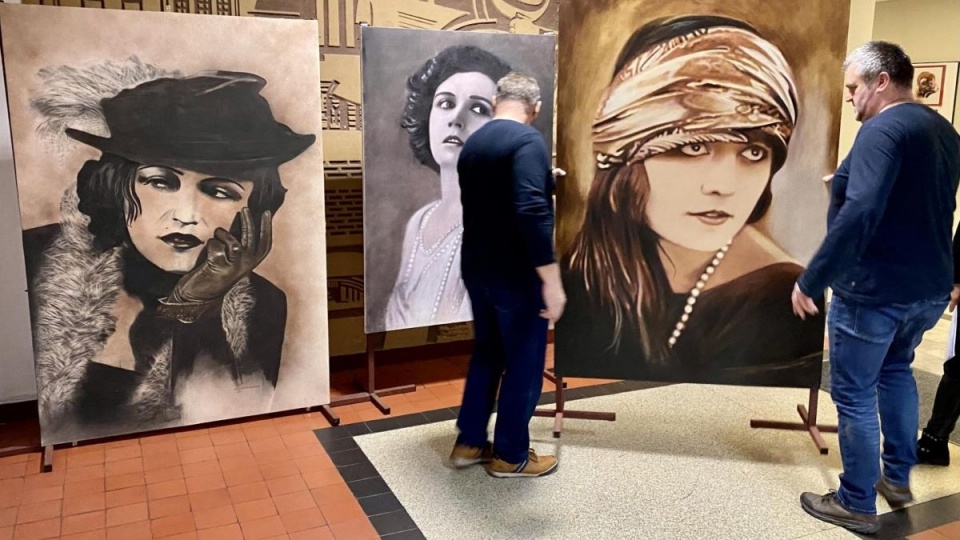 „Pola Negri. Lipnowska legenda kina" to wystawa, która w poniedziałek otwarta została w Urzędzie Marszałkowskim w Toruniu/fot. Andrzej Goiński