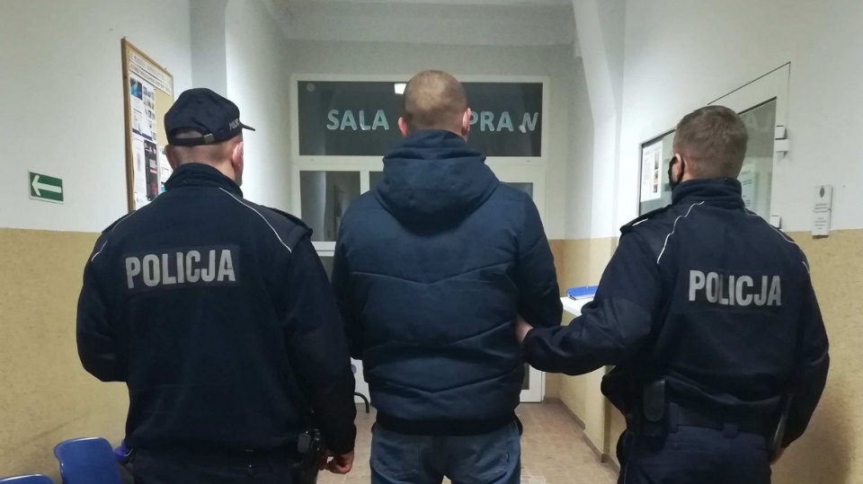 Policjanci z Barcina zatrzymali 27-latka poszukiwanego Europejskim Nakazem Aresztowania/fot. materiały policji