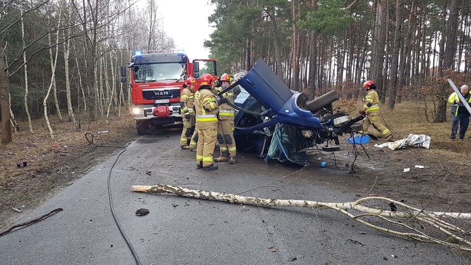 Poważny wypadek przy Alei Ofiar Hitleryzmu w Bydgoszczy/fot. Bydgoszcz 998