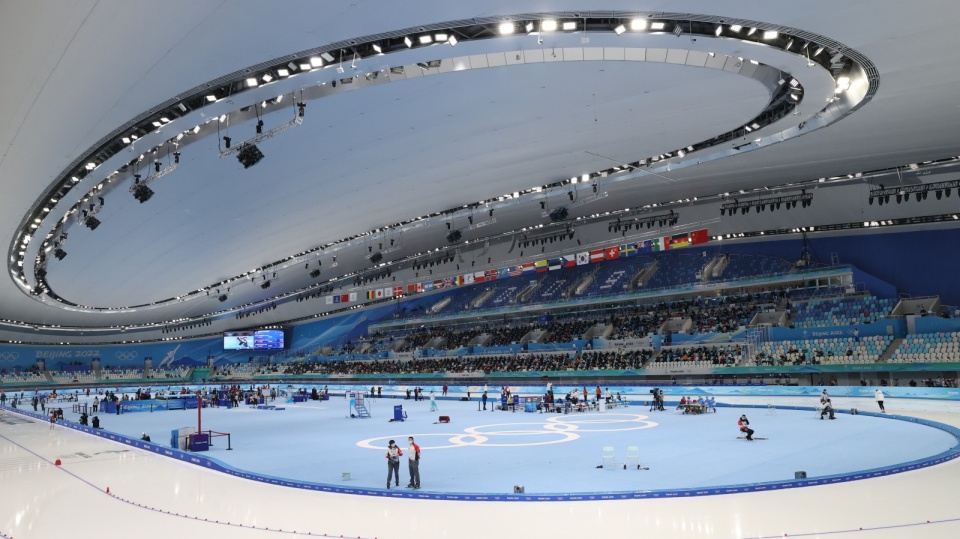 National Speed Skating Oval w Pekinie, gdzie odbywa się rywalizacja w łyżwiarstwie szybkim. Fot. PAP/Grzegorz Momot