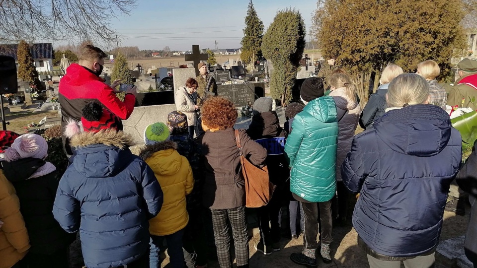 Tabliczki z napisem „Żołnierz Armii Krajowej” pojawiły się na czterech grobach akowców w naszym regionie. Fot. Monika Kaczyńska