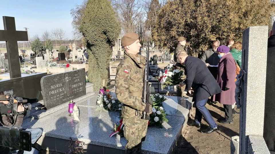 Tabliczki z napisem „Żołnierz Armii Krajowej” pojawiły się na czterech grobach akowców w naszym regionie. Fot. Monika Kaczyńska