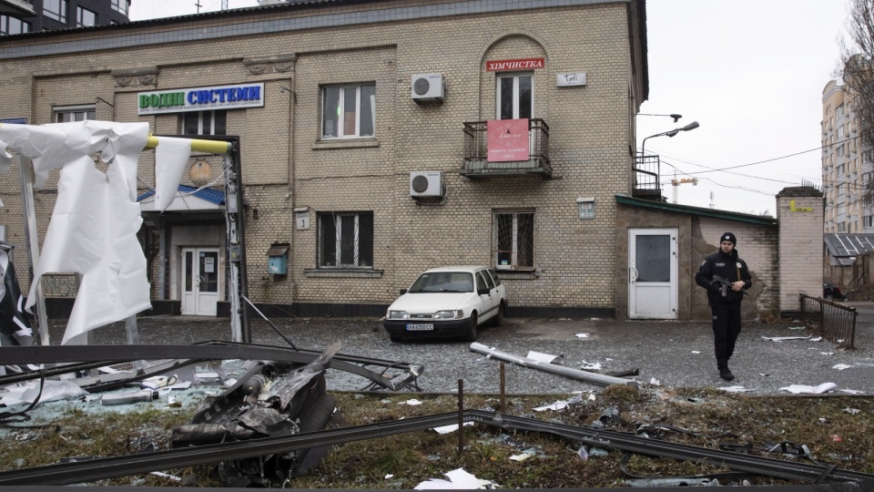 W Kijowie wyły syreny alarmowe, w mieście są korki, kolejki na stacjach benzynowych. Fot. PAP/EPA