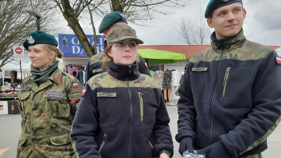 Zbiórka darów dla Ukraińców na targowisku przy Szosie Chełmińskiej w Toruniu/fot. Monika Kaczyńska