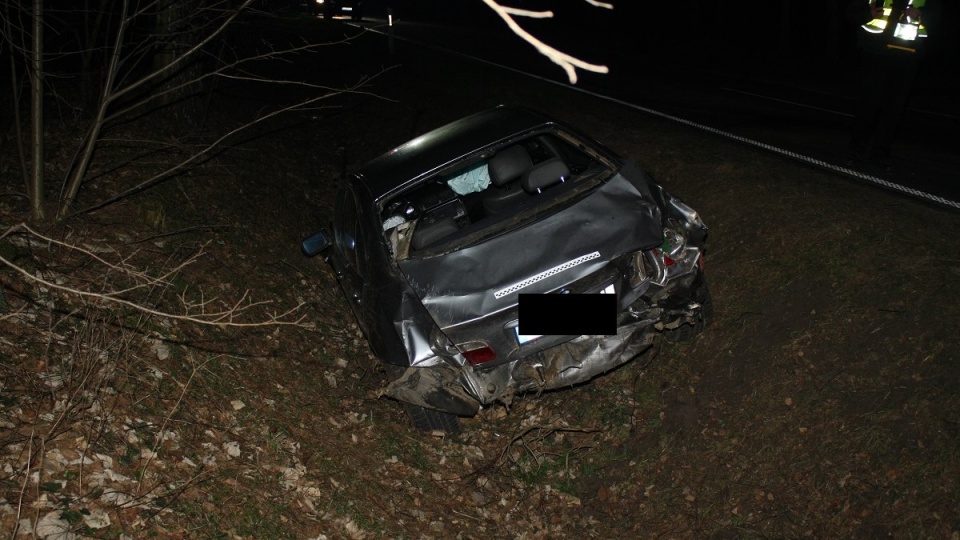 Na drodze w m. Puszcza Miejska pod Rypinem doszło do wypadku. Nie żyje kierowca bmw./fot. Policja