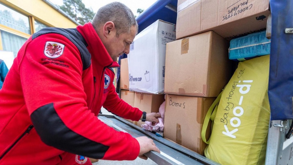 W kierunku granicy z Ukrainą wyruszył w nocy ze środy na czwartek pierwszy konwój humanitarny z darami dla mieszkańców partnerskiego Obwodu Chmielnickiego/fot. Szymon Zdziebło dla UM