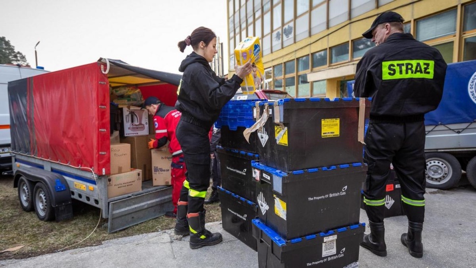 W kierunku granicy z Ukrainą wyruszył w nocy ze środy na czwartek pierwszy konwój humanitarny z darami dla mieszkańców partnerskiego Obwodu Chmielnickiego/fot. Szymon Zdziebło dla UM