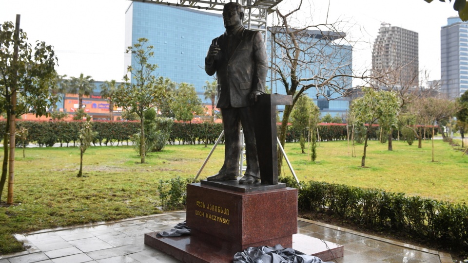 Pomnik prezydenta Lecha Kaczyńskiego w Batumi. Fot. PAP/Radek Pietruszka