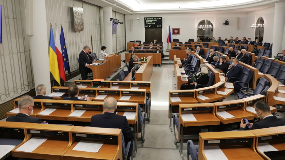 Senatorowie w czwartek przyjęli bez poprawek ustawę o obronie ojczyzny, której głównym celem jest zwiększenie budżetu na obronność, zwiększenie liczebności Wojska Polskiego, odtworzenie systemu rezerw oraz zwiększenie możliwości szkolenia żołnierzy. Fot. PAP/Albert Zawada