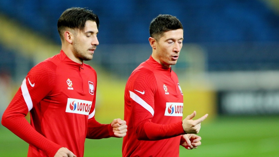 Piłkarze reprezentacji Polski Jakub Moder i Robert Lewandowski podczas treningu kadry w Chorzowie. Polacy przygotowują się do towarzyskiego meczu ze Szkocją i barażowego do mistrzostw świata. Fot.PAP/Zbigniew Meissner