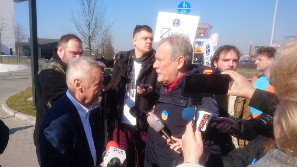 Protest przed siedzibą Toruńskich Zakładów Materiałów Opatrunkowych/fot. Michał Zaręba