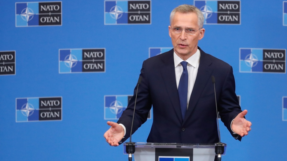 Sekretarz generalny NATO Jens Stoltenberg podczas konferencji prasowej po zakończeniu nadzwyczajnego szczytu Sojuszu w Brukseli. Fot. PAP/EPA