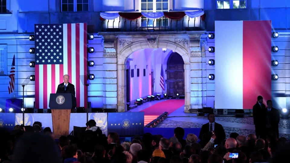 Prezydent USA Joe Biden podczas przemowy na Placu Zamkowym w Warszawie. Fot. PAP/Radek Pietruszka