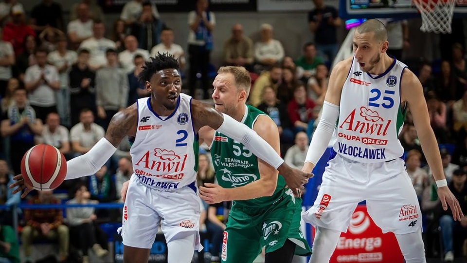 Derby regionu w ekstraklasie koszykarzy dla drużyny z Włocławka. Anwil wygrał w Hali Mistrzów z Twardymi Piernikami po dogrywce 84:78. Fot. Anwil Włocławek