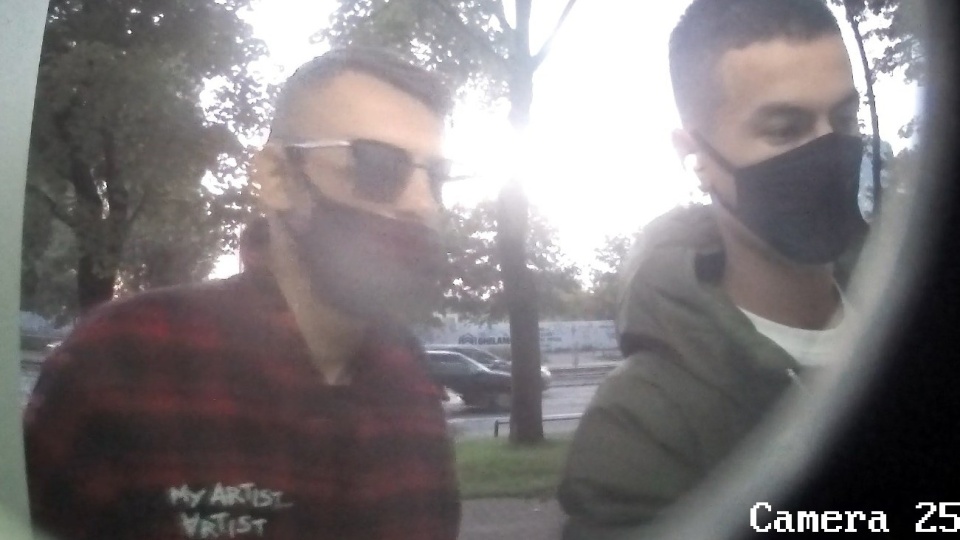 Policjanci z Komisariatu Policji w Solcu Kujawskim zwracają się z prośbą o pomoc w identyfikacji osób przedstawionych na zdjęciach. Fot. Policja