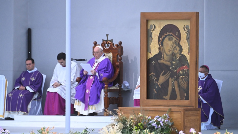 W homilii Franciszek przestrzegał, że w religijność „może się wkraść robak hipokryzji i wada wytykania palcem”. Fot. PAP/EPA