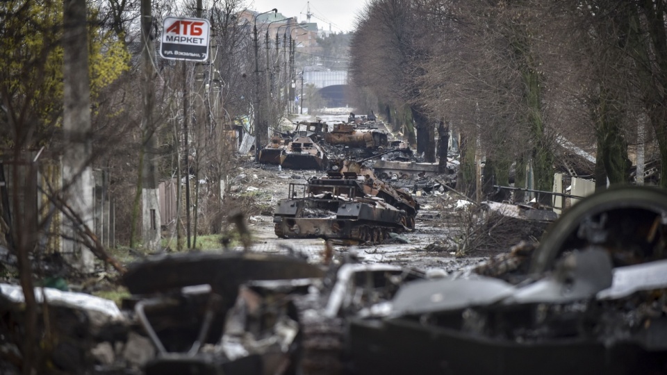 W nocy rosyjskie wojska ostrzeliwały dzielnice mieszkalne w Charkowie, rano zaatakowały rakietami Odessę; w sobotę trwały intensywne ostrzały w obwodach donieckim i ługańskim – informuje portal Hromadske, podsumowując sytuację w ukraińskich obwodach. Fot. PAP/EPA