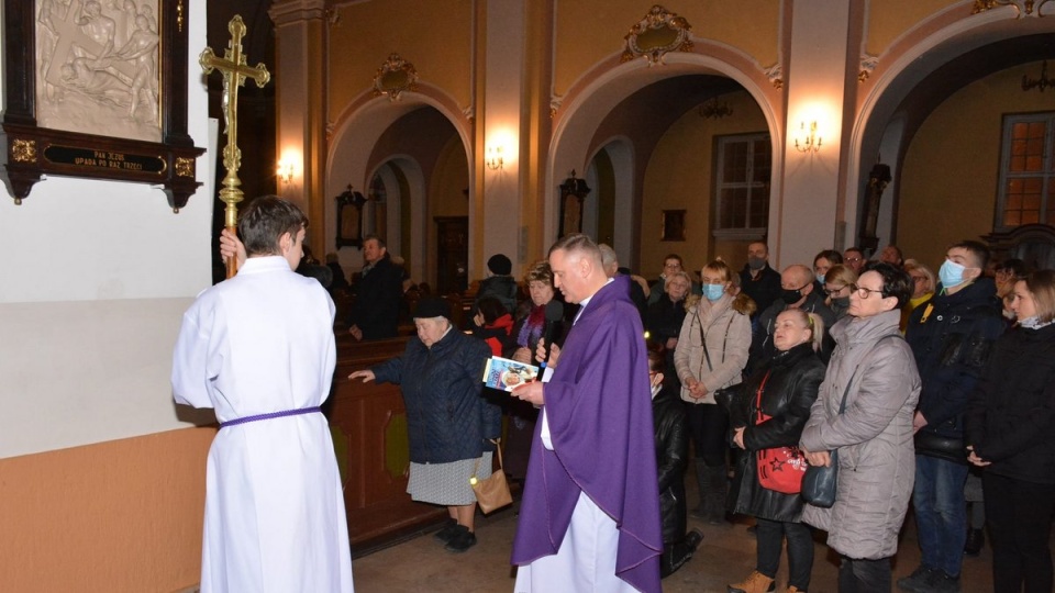 Droga krzyżowa w parafii Najświętszego Serca Pana Jezusa na Placu Piastowskim w Bydgoszczy/fot. Facebook