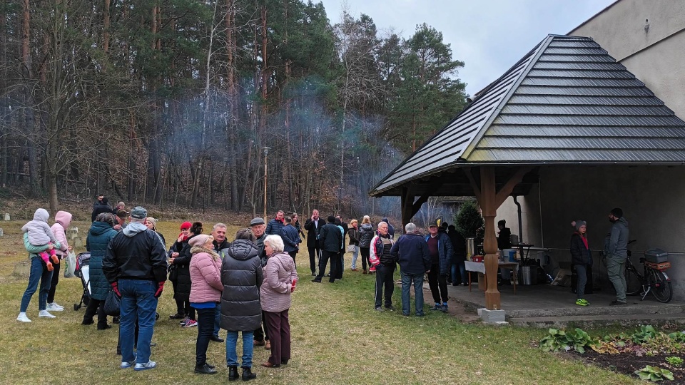 Żurek po polsku, ziemniaki po ukraińsku - to menu pikniku, który zorganizowano w Smukale. Fot. Monika Siwak