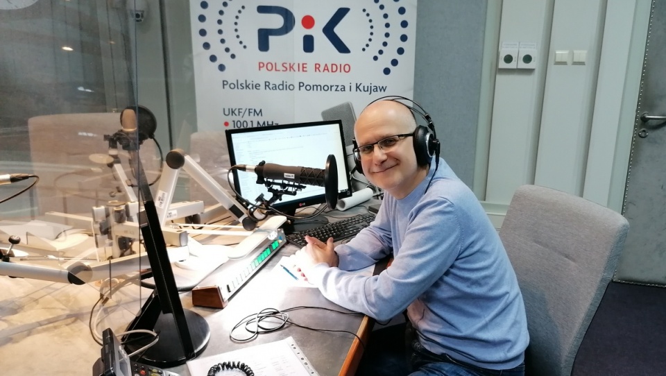Życzenia odbiera m.in. Piotr Majewski - prowadzący audycję PiKtogramy. Za wszystkie bardzo dziękujemy!/fot. mg