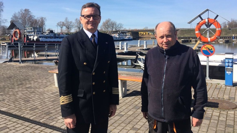 Od lewej: Kazimierz Toczko, dyrektor Zespołu Szkół Żeglugi Śródladowej w Nakle nad Notecia i Grzegorz Nadolny, kapitan statky szkolnego „Władysław Łokietek”. Fot. Elżbieta Rupniewska