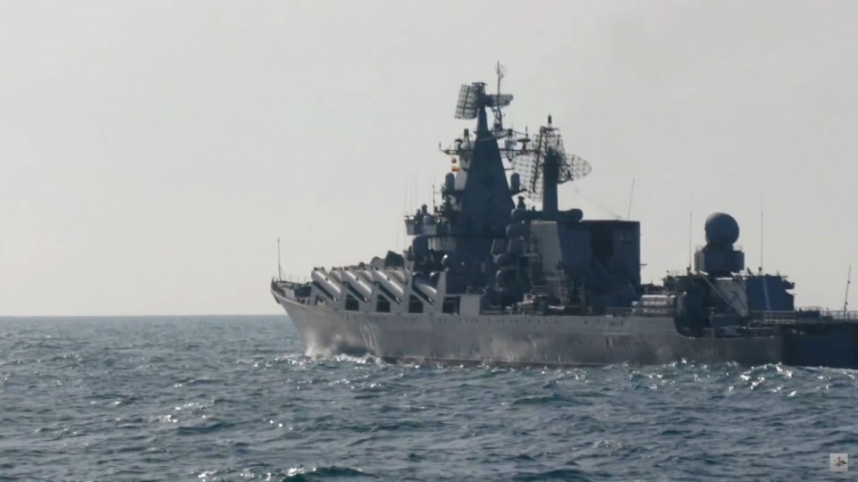Krążownik rakietowy Moskawa na Morzu Czarnym w lutym. Fot. PAP/EPA