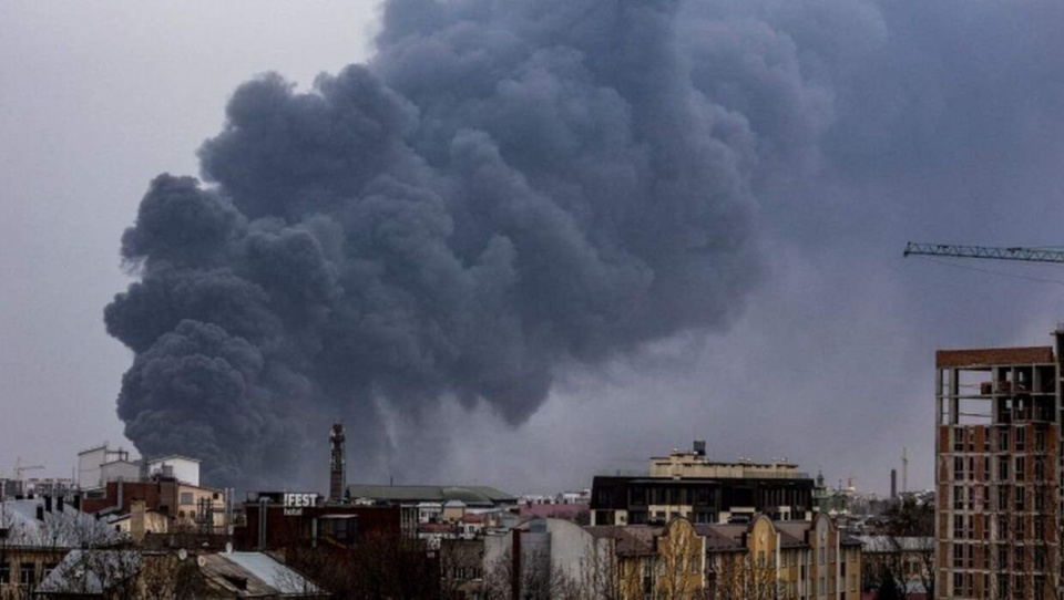 Wojska rosyjskie przeprowadziły w poniedziałek rano pięć ataków rakietowych na Lwów/fot. Twitter, GO GREEN