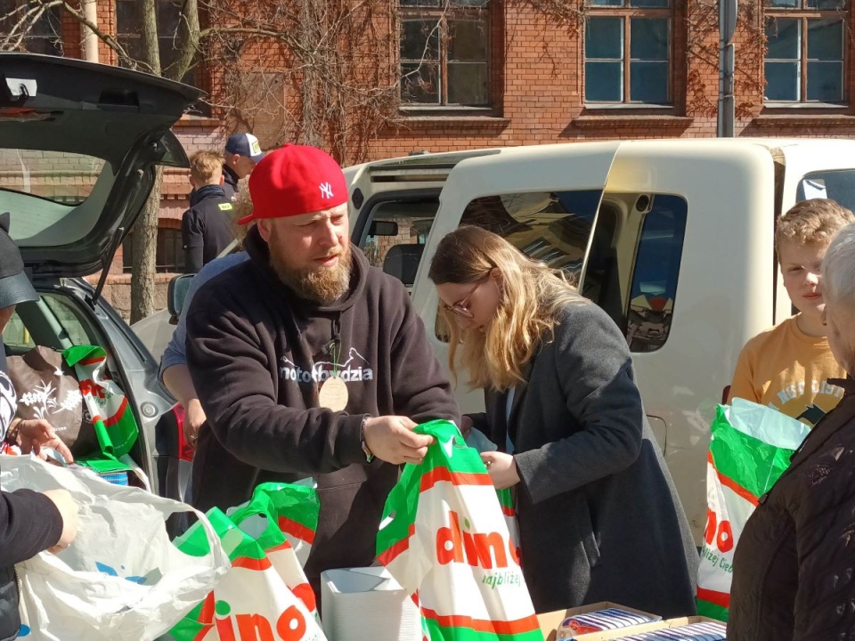 Na bydgoski Plac Wolności można było przynieść świąteczne potrawy/fot. Monika Siwak