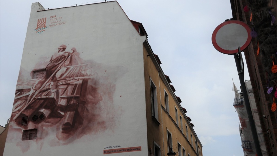 Grudziądz ma kolejny mural. Po kawalerzyście na koniu i Bronisławie Malinowskim przyszedł czas na Flisaka, czyli kolejny symbol miasta. /fot. nadesłane