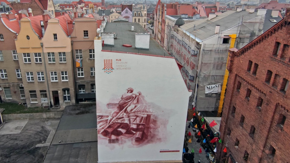 Grudziądz ma kolejny mural. Po kawalerzyście na koniu i Bronisławie Malinowskim przyszedł czas na Flisaka, czyli kolejny symbol miasta./fot. nadesłane