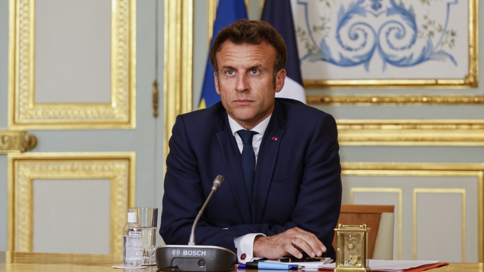 Francja dostarczy Ukrainie baterię samobieżnych haubicoarmat Caesar - powiedział w piątek prezydent Emmanuel Macron w wywiadzie dla dziennika „Ouest-France”. Fot. PAP/EPA