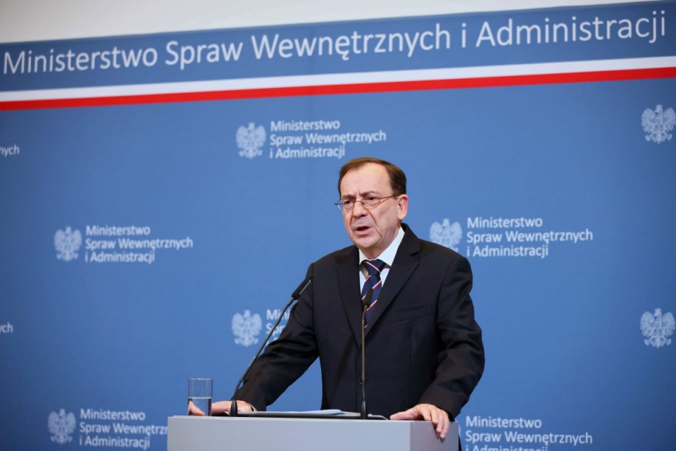 Minister spraw wewnętrznych i administracji Mariusz Kamiński podczas konferencji prasowej w siedzibie resortu w Warszawie/fot. Leszek Szymański, PAP