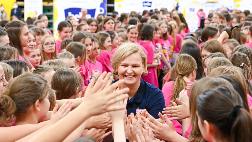 W Świeciu uczennice mogły trenować z gwiazdami sportu. Fot.: Fundacja Otylii Jędrzejczak