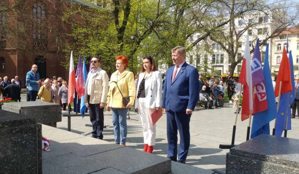 Na Placu Wolności w Bydgoszczy środowiska lewicowe zorganizowały obchody Święta Pracy i 18 rocznicy wstąpienia Polski do Unii Europejskiej/fot Tatiana Adonis