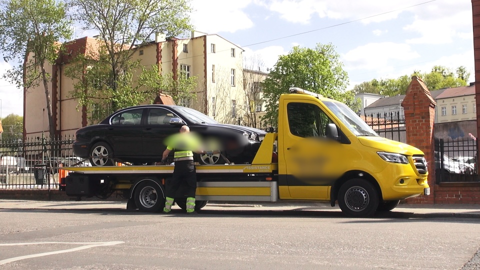 Nie radzimy parkować na zakazie. To kosztuje, także i nerwy. (jw)