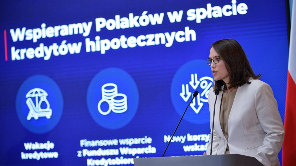 Minister finansów Magdalena Rzeczkowska na konferencji prasowej w siedzibie Kancelarii Prezesa Rady Ministrów. Fot. PAP/Marcin Obara