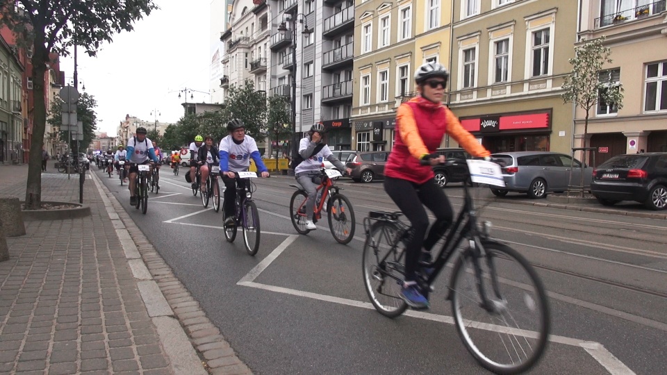 Peleton na ul. Gdańskiej w Bydgoszczy (jw)