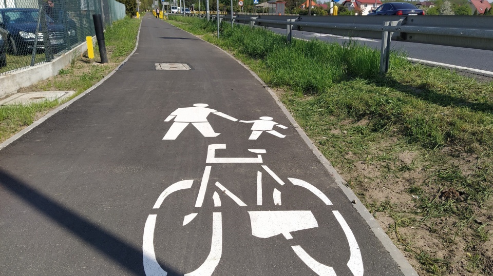 Przy drodze krajowej nr 55 w gminie Grudziądz powstała ścieżka pieszo - rowerowa. /fot. Marcin Doliński