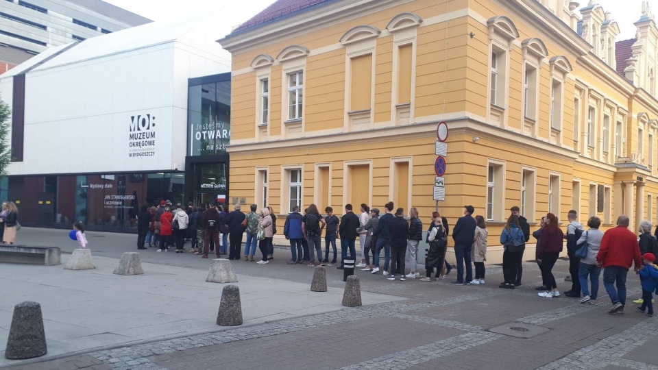 Kolejki w czasie Europejskiej Nocy Muzeów w Bydgoszczy. Fot. Bogumiła Wresiło