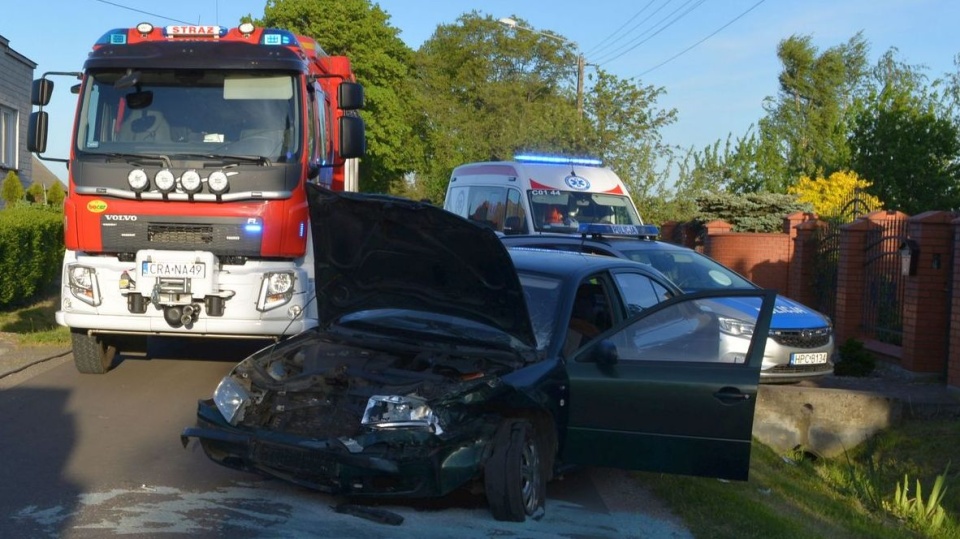 Policjanci wyjaśniają okoliczności wypadku, do którego doszło w Bełszewie (powiat radziejowski)/fot. materiały policji