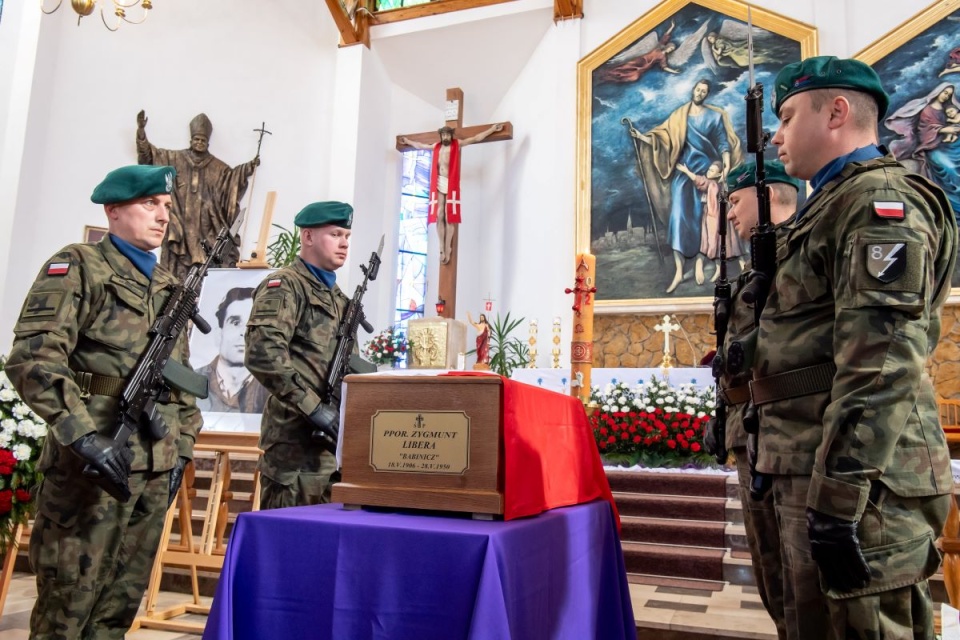 Uroczystości pogrzebowe Żołnierza Wyklętego - ppor. Zygmunta Libery, ps. „Babinicz" w Grudziądzu/fot. Tytus Żmijewski, PAP