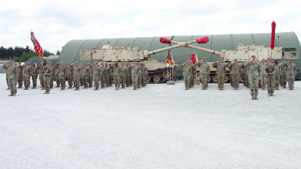 20 maja 2022 r. na toruńskim poligonie odbyła się uroczystość przekazania dowództwa amerykańskiej artylerii. Fot. Michał Zaręba