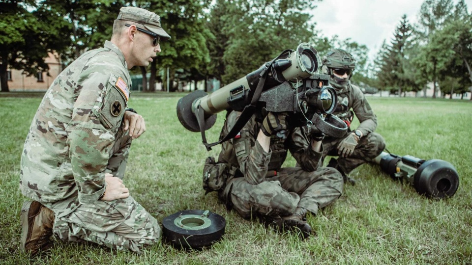 Pierwsze szkolenie operatorów przeciwpancernych pocisków kierowanych JAVELIN realizowane przez instruktorów Gwardii Narodowej Stanu Illinois we współpracy z Centrum Szkolenia Wojsk Obrony Terytorialnej dobiegło końca. Udział w zajęciach wzięło kilkudziesięciu Terytorialsów, a samo szkolenie realizowane było na terenie Podlaskiej i Lubelskiej Brygady OT. Fot. Nadesłana