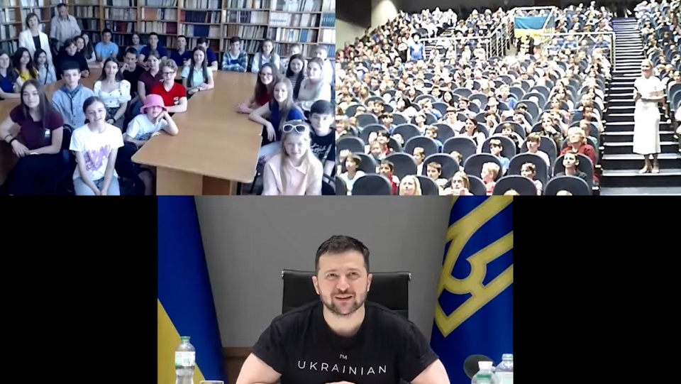 Prezydent Wołodymyr Zełenski rozmawiał online z dziećmi, które tymczasowo przebywają w Polsce oraz z uczniami Liceum Drohobyckiego/fot. Facebook