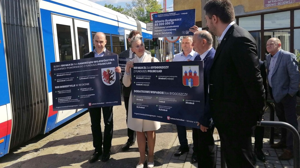 Konferencja przed zajezdnią tramwajową w Bydgoszczy. Fot. Monika Siwak