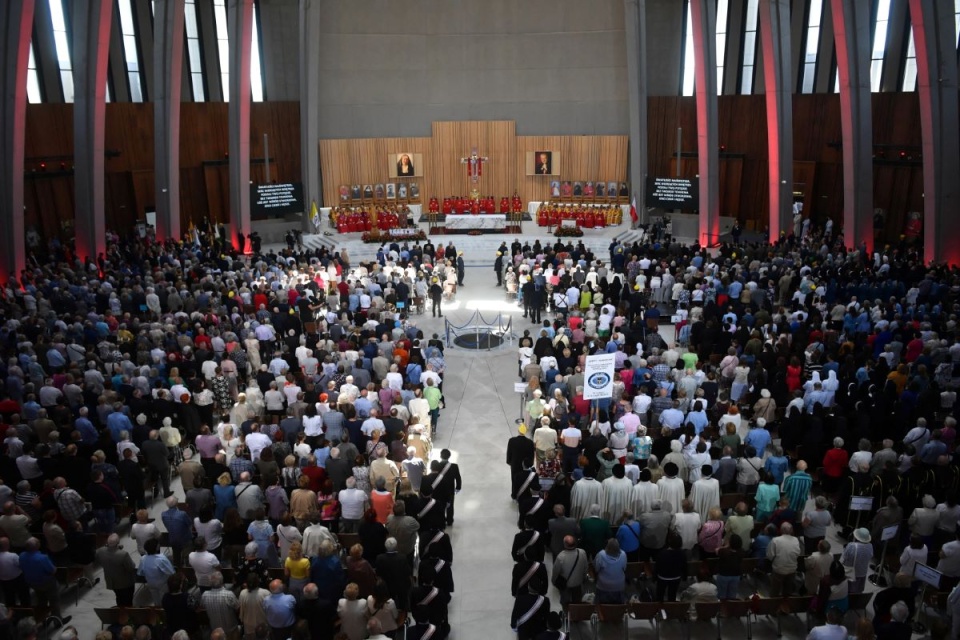 Centralnym punktem obchodów XV Święta Dziękczynienia była Msza św. z udziałem członków Episkopatu Polski w Świątyni Opatrzności Bożej/fot. Radek Pietruszka, PAP