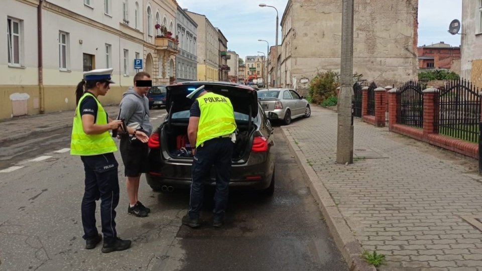 Dwukrotnie w ciągu jednego dnia policjanci zatrzymali kierowcę który kierował po alkoholu. Fot. Policja