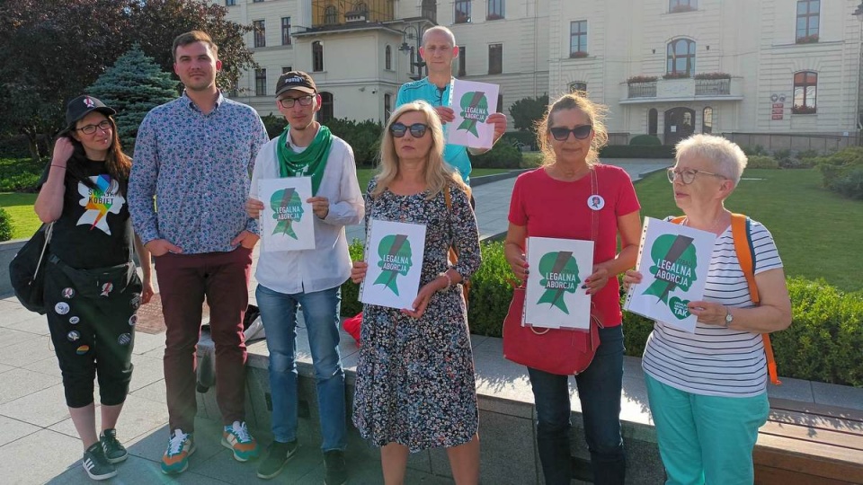 Pikieta proaborcyjna w Bydgoszczy. Na Starym Rynku spotkali się przedstawiciele Strajku Kobiet i Bydgoskiej Manify/fot. Monika Siwak