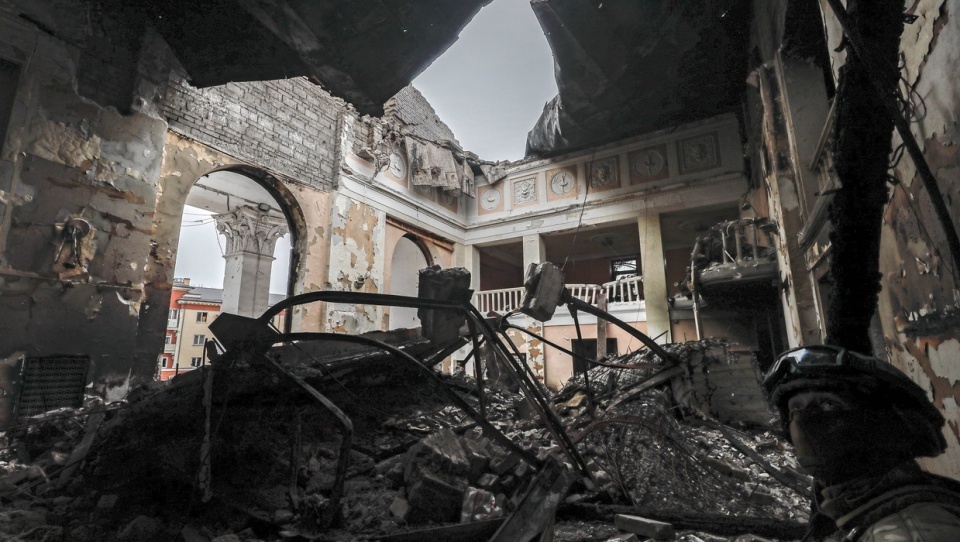 Zbombardowany teatr w Mariupolu/fot. PAP, EPA